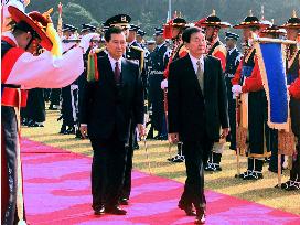 China's Zhu, S. Korea's Kim attend welcoming ceremony